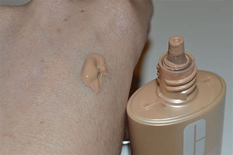 Every glass bottle of even better clinical serum foundation can be recycled. Clinique Even Better Makeup Foundation Review, Swatches ...