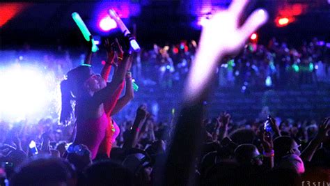 Explore this party rave gif on monophy. 13 cosas que solo entenderás si has bailado alguna vez en ...