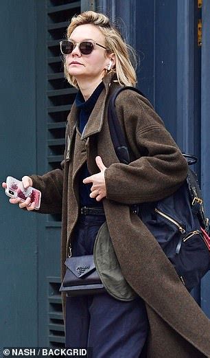 A young woman haunted by a tragedy in her past takes revenge on the predatory men unlucky enough to cross her path. Carey Mulligan nails off-duty chic in a brown tweed coat and blue chinos | Daily Mail Online
