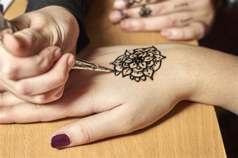 The inquest into her death heard that she had a black henna tattoo in dubai in 2007 and her regular reactions to hair dye had increased after this. Child has severe reaction to 'Black Henna' whilst on ...