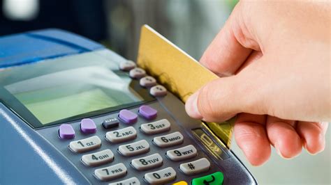 Some of us do not like cash next to us. 5 Big Credit Card Mistakes You Are Making - The Finance Genie