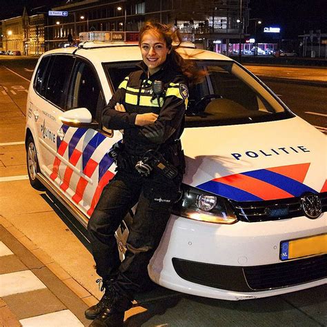 Pedangdut fenomenal nella kharisma hamil. Nederlandse agente heeft een hele sexy Instagram