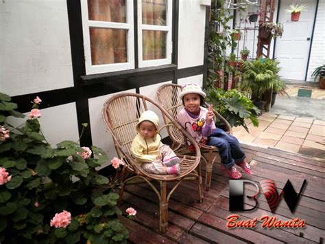 The kampung style homestay located at kampung taman sedia which is located in between tanah rata and brinchang town.it takes about 5 minutes journey to tanah rata and 10 minutes journey to brinchang. Senarai Chalet / Homestay / Inap Desa Best Dan Murah ...