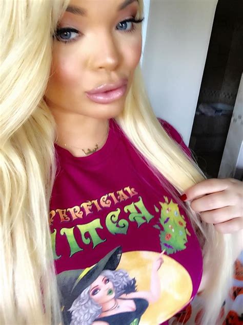 Her parents are frank and lenna paytas, and they both bear hungarian roots. Pin by Youtube Land on TRISHA PAYTAS | T shirts for women ...