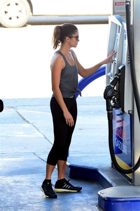 But yoga pants make it worse. Hot Celebrities in Yoga Pants