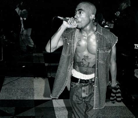 Born in new york city, tupac grew up primarily in harlem. Tupac Amaru Shakur Bio, Affair, Married, Wife, Ethnicity ...