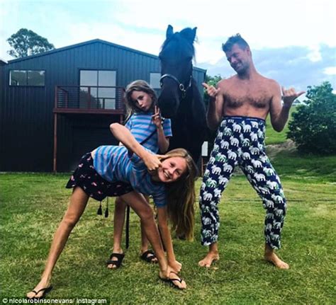Followed by 207k people on instagram, mr. Pete Evans bonds with cat in another Instagram video ...