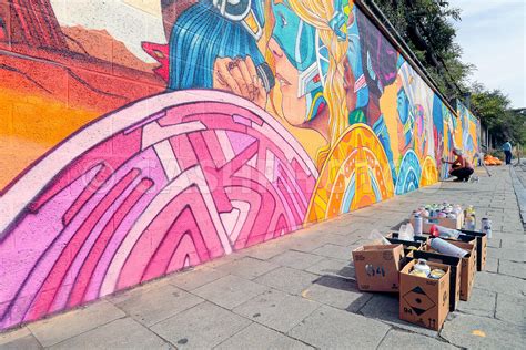 Parmi les mesures prises par le collège sérésien vendredi, on notera la fermeture des bars situés rue marnix. CashPhotos | BELGIQUE - SERAING LA RUE MARNIX REDECOREE l ...