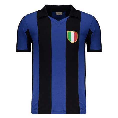 Football club internazionale milano, conhecida normalmente por internazionale, inter de milão ou simplesmente inter, é um clube italiano de futebol com sede na cidade de milão, capital da região da lombardia.fundada no dia 9 de março de 1908, a inter é um dos clubes de futebol mais bem sucedidos da itália, e historicamente, um dos clubes mais bem sucedidos do mundo, com nove títulos. Camisa Inter de Milão Retrô 1964 Masculina | Netshoes