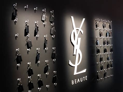 Ysl beauté inaugurates an ephemeral space in zurich: YSL Beauty Hotel : la soirée où il fallait être absolument