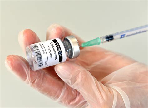 ทวี ยกตัวอย่าง วัคซีนซิโนแวค ว่าผลข้างเคียงชนิดไม่รุนแรง เกิดขึ้น. ผลข้างเคียงเมื่อฉีดวัคซีนโควิด-19 มีอาการใดบ้าง