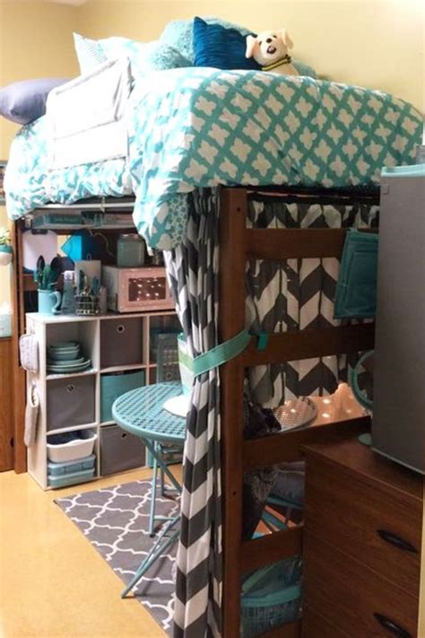 How can you decorate a doom room cheaply? 22 College Dorm Room Ideas for Lofted Beds