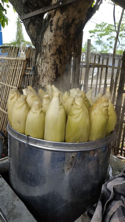 Jagung manis merupakan salah satu jenis jagung yang banyak digemari, apalagi jika dibakar atau direbus dan disajikan dalam keadaan hangat s. Jagung Rebus Manis dan Es Kelapa Muda Tunggul Rejo Kendal