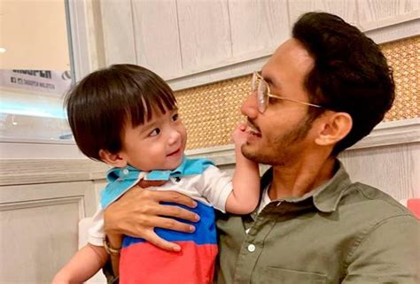 Saya sebenarnya sudah mengambil dua orang anak angkat lelaki pada tahun lalu. Sufian Suhaimi ambil anak angkat | Astro Awani