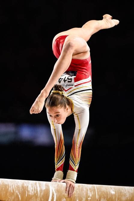 Zondag deed ze er daar nog eens goud op de balk bovenop met. Gymnastique: record personnel aux barres pour Nina Derwael ...