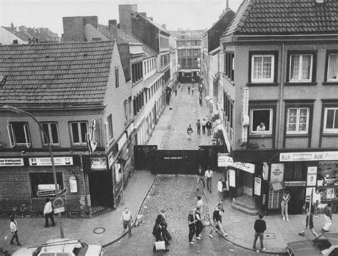 Die herbertstraße, die von der davidstraße abgeht, hieß früher heinrichstraße. Die Herbertstrasse auf St. Pauli in 2019 | Hamburg, St ...