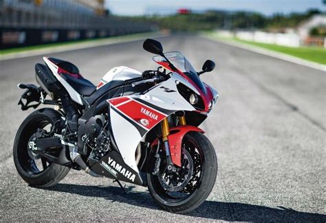 2015 yamaha majesty s headed to the us, as. YAMAHA R1 (2012-2014) Review | MCN | Yamaha r1 2012 ...