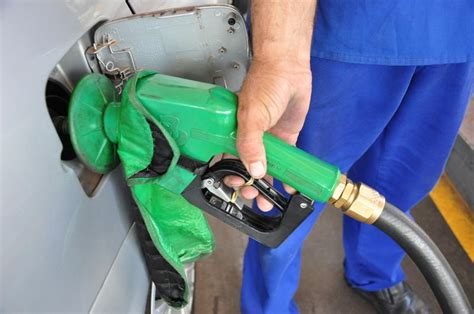 O aumento da gasolina deve aumentar a preferência pelo etanol. Gasolina tem aumento de 12% às distribuidoras | O Imparcial