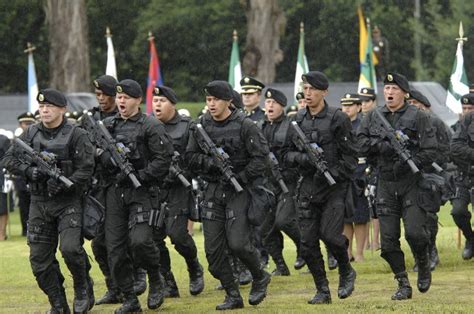 Bogotá (ap) — el presidente colombiano iván duque anunció el viernes el retiro del comandante del ejército por razones personales. Comandos C.O.P.E.S Policía Nacional de Colombia [P.N.C ...