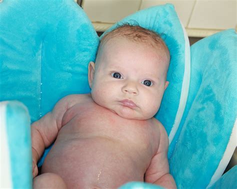 Best baby bathtub for bath lovers : Love this bathtub for babies! @BloomingBath @alyse lilie ...