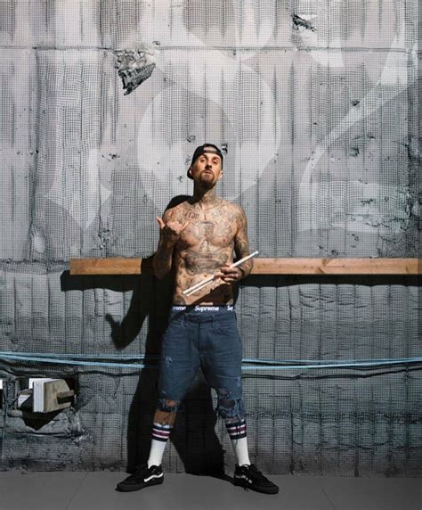 Barker is sponsored by zildjian and orange county drum & percussion. Travis Barker | Moda ropa hombre, Ropa de moda, Moda