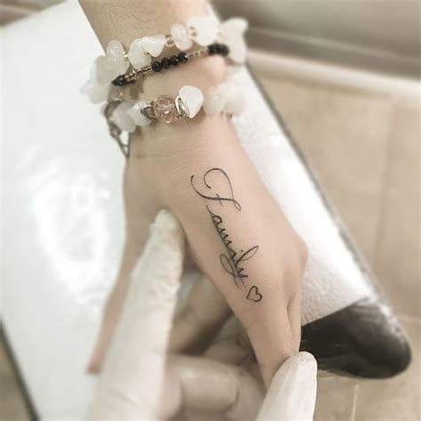 Kiểu tattoo chữ love ý nghĩa ở cánh tay. Xăm Chữ Love Ở Cánh Tay - Hinh XÄƒm Chá»¯ Ä'áº¹p á»Ÿ Canh ...