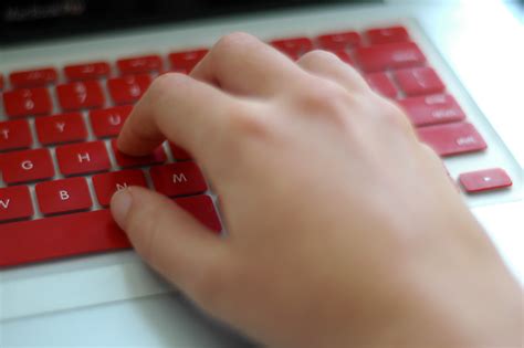 How to Put Your Hands on a Keyboard: 10 Steps (with Pictures)