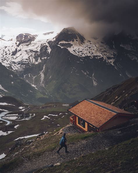 In dieser kategorie gibt es regelmäßige updates über erdbeben auf der ganzen welt, so wie tipps zum richtigen verhalten während eines erdbebens. Großglockner, Tirol in 2020 | Tirol, Großglockner, Lienz