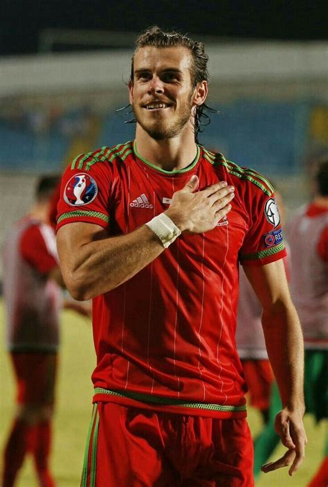 Wales boss robert page admits he won't risk aaron ramsey being overworked gareth bale insists talk of his club future will not be a distraction for wales at euro 2020. Pin by MARIAH 11 on Bale⚽ | Wales football team, Gareth ...