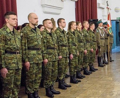 Samodzielna sekcja prasowa w biurze prezydialnym komendanta głównego. Straż Graniczna na Mazowszu szuka chętnych do służby ...