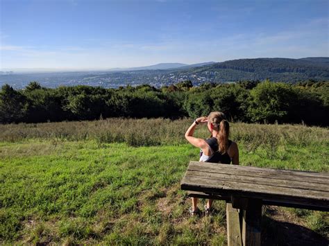 August an wird die regel verschärft, wonach nachweislich geimpfte, getestete und genesene einreisen dürfen und zugang zu hotels, lokalen und veranstaltungen bekommen. Corona-Regeln für Wandern, Mountainbiken und Klettern in ...