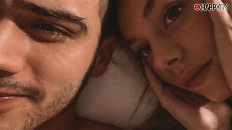 Hace unos días, diego betancour, el productor de esta serie, compartió en instagram una serie de fotos en las que aparece alejandro junto con ester expósito (carla) y. Alejandro Speitzer se muestra muy romántico con Ester Expósito