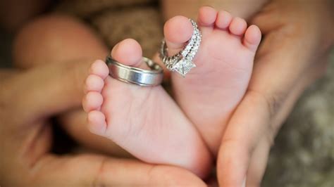 Scrivere gli auguri è tanto importante quanto scegliere il regalo di battesimo giusto, anche se può non essere semplice e immediato per tutti. Bomboniere Matrimonio E Battesimo Insieme