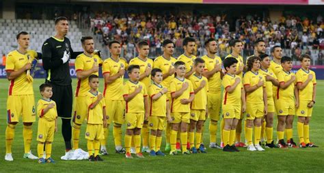 The armenia national football team represents armenia in association football and is controlled by the football federation of armenia, the governing body for football in armenia. Selecţionerul a anunţat lotul României pentru meciurile cu Armenia şi cu Muntenegru. Surprize ...