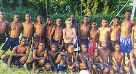 Whilst growing up guidetti played football in his native sweden as well as kenya. Equipe: Great feature in today's L'Equipe on John Guidetti ...