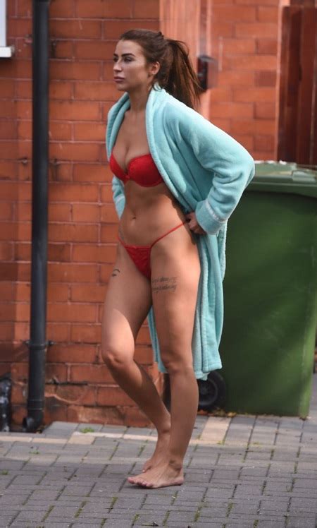 Originally a nickname for margaret (the french marguerite is the word for the flower), daisy comes from the phrase day's eye, because it opens its petals at daybreak. Popular Female Celebrities Caught on Camera Walking Out ...