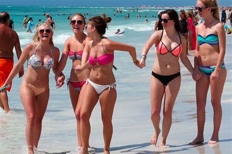 Comes after the cdc advised college maskless revelers flocked to a texas spring break hotspot this week to drink, party and send a defiant message to cdc killjoys: Cancún recibirá cuando mucho menos de 35,000 ...