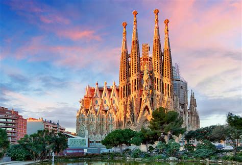 Boek voordelig bij travel store! Barcelona bezoeken? Check álle highlights + 125 tips & reviews
