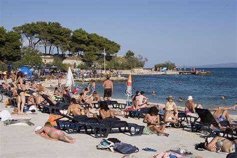 Zu ihren größten schätzen zählt der diokletianspalast, der von. Strand beim Ferienhaus Karaman in Podstrana - Strandführer ...