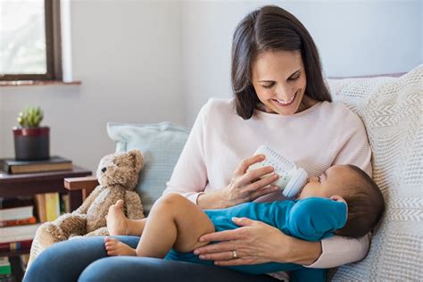 Bolehkah memberikan air kelapa untuk bayi? 5 Dampak Negatif Membiasakan Bayi Minum ASI Perah Melalui ...