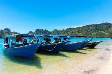 Island hopping langkawi is arguably the most popular activity on the islands and no surprise as it offers visitors an opportunity to explore some of langkawi's stunning islets. Island hopping and exploring some of the 99 Islands the ...