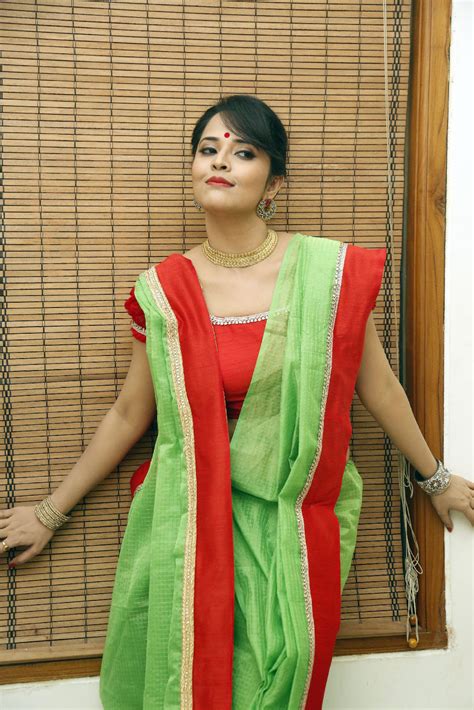 When you have the saree on a slim body you will. Anchor Anasuya In Green Saree Cleavage - ♥ Desi Girls