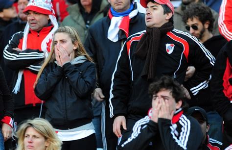 Que si tropezás grande, te levantás gigante, fue el mensaje en las redes. Los Feos Somos Mas: 26/J - 2011 El descenso de River y el ...