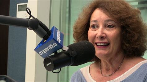 Patricia politzer publica batuta rebelde, libro que se suma al rescate del legado del músico asesinado en 1973. Video La Historia es Nuestra: Patricia Politzer, Premio ...