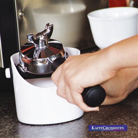 Bean to cup coffee machines aesthetic lines; Grindenstein Knock-box Fire Truck Red - KaffeGrossisten