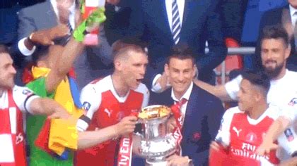 The best gifs are on giphy. Gif: Arsenal lift FA Cup trophy! | Witty Futty
