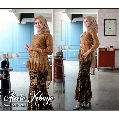 Nah, di bawah ini ada beragam koleksi kebaya modern yang bisa jadi inspirasi gaya berpakaianmu, loh. Baju Kebaya Duyung Modern - 87 Jenis Model Baju Kebaya ...