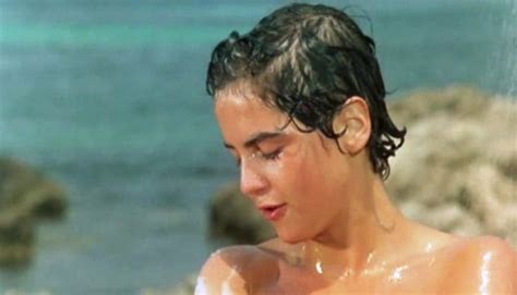 During an investigation, following the murder of a vatican priest, he decides to question the pope!!! Imagini rezolutie mare Il commissario Lo Gatto (1987 ...