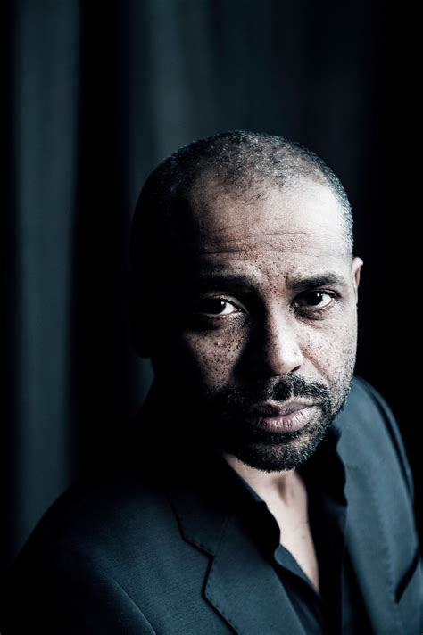 Absorbing everything he bumps into on his journey through life and in due time allowing it to smoothly seep into his music. Ronny Mosuse: 'Ik denk nog dagelijks aan hem, maar het ...