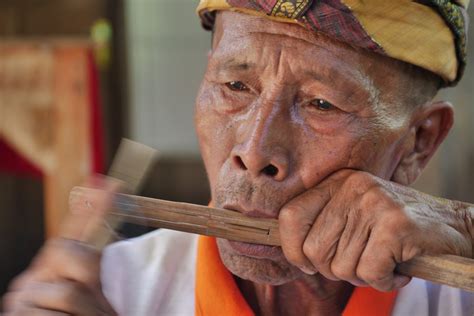 Dalam riset sosial, pendekatan penelitian meliputi tiga jenis, yaitu kualitatif, kuantitaif, dan campuran atau gabungan yang juga dikenal dengan istilah mix method. Alat Penelitian Jurnal Induktif / Dalam semua disiplin ...